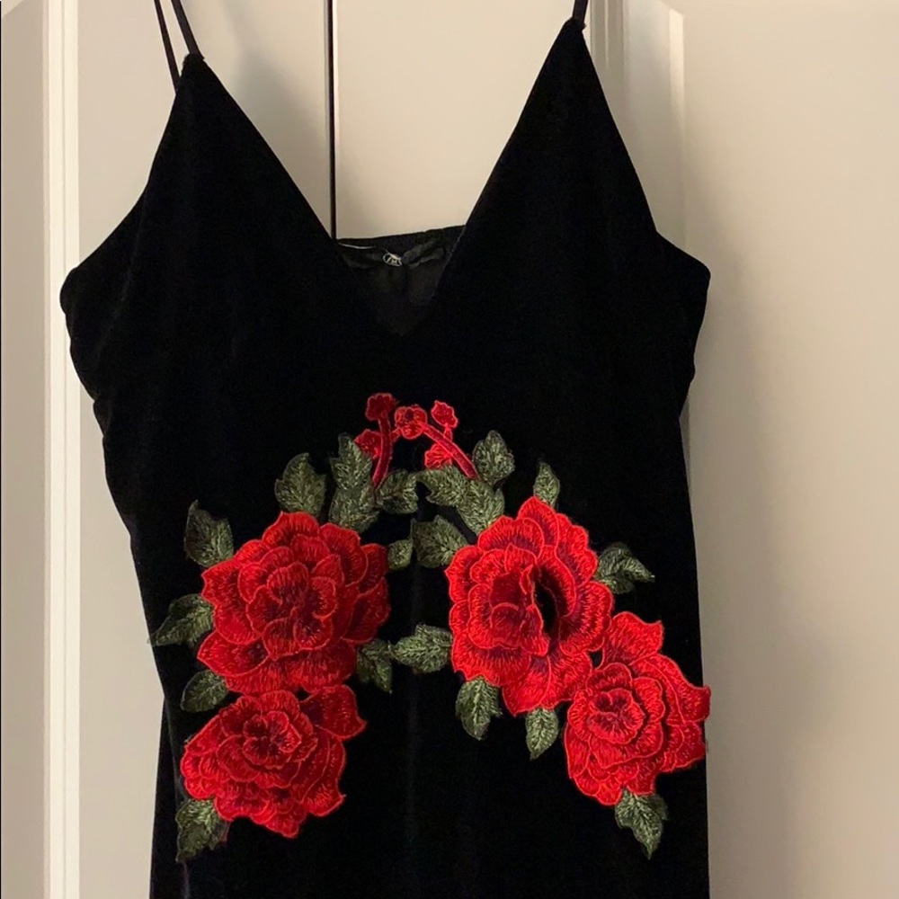 MISSGUIDED Velvet Rose Dress - Picture 4 of 4